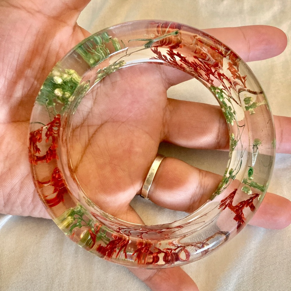 Vintage Resin flower Bangle